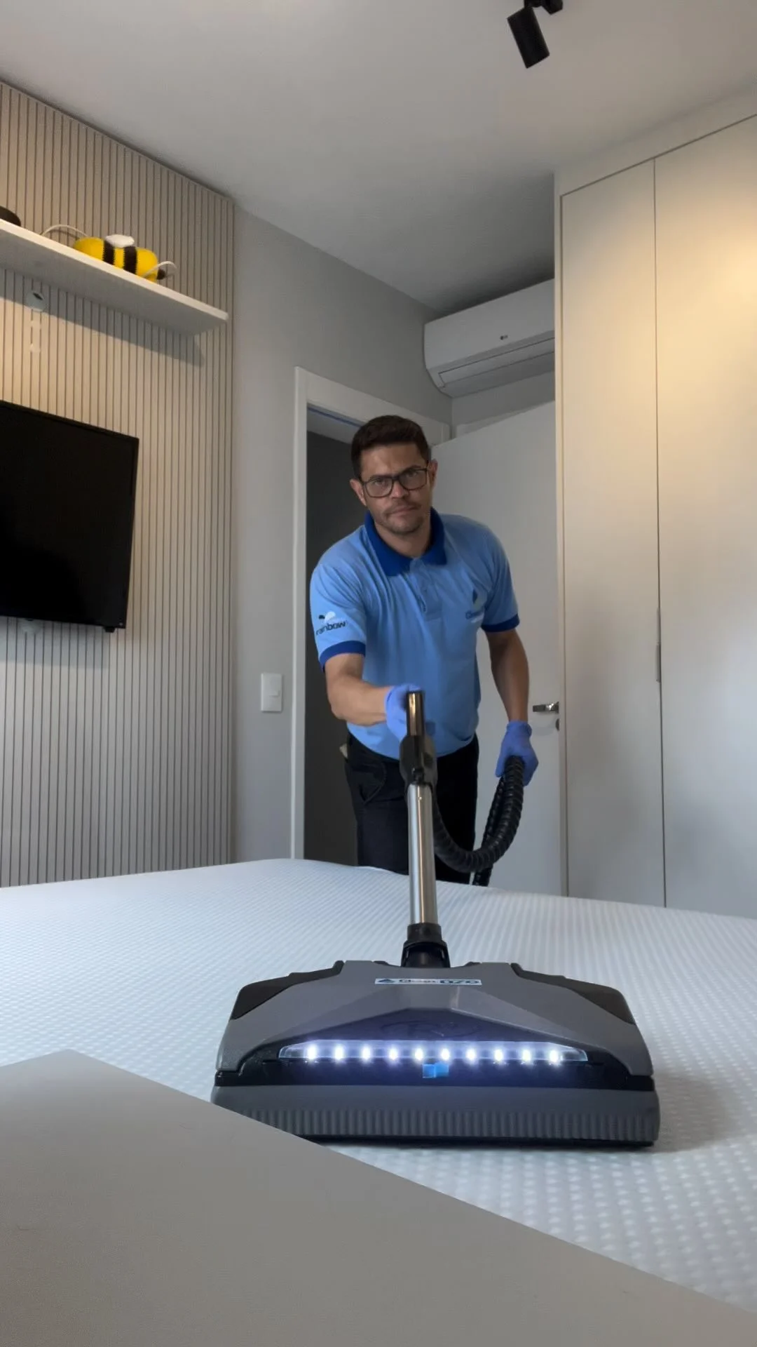 Higienização profissional de colchão com equipamento Clean Ozo